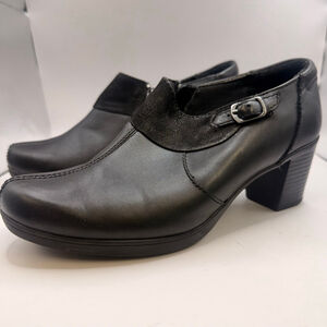 Women's Clarks Black Leather Ankle Boots & Booties Size 8.5